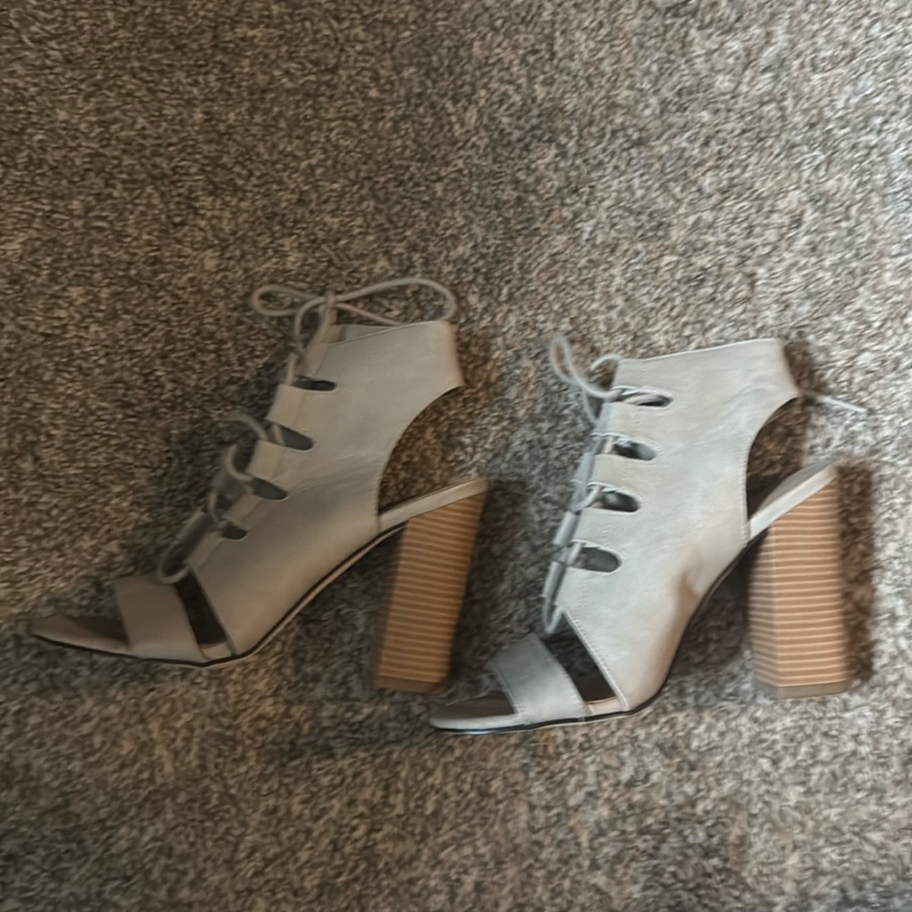 Mix no.6 lace up bootie. Light Grey/blue 6.5 never worn. 4”